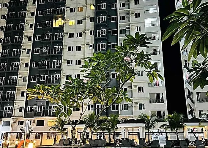 호텔 Justrelax Staycation At Vine Residences 4*