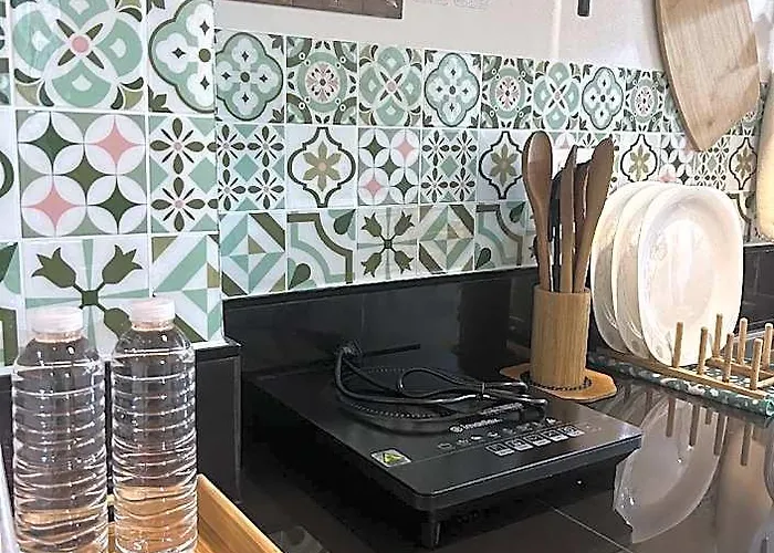호텔 Justrelax Staycation At Vine Residences 4*