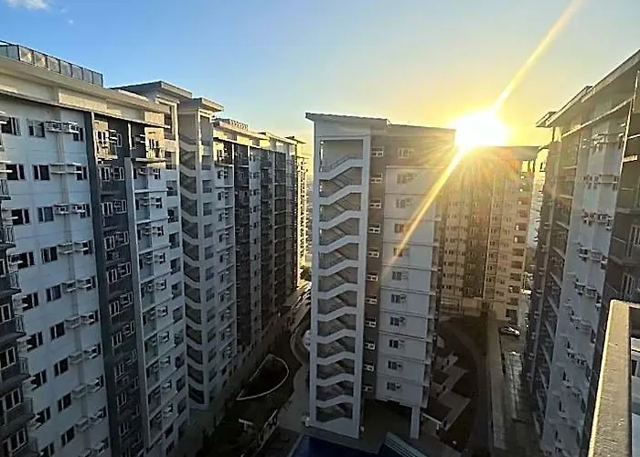 호텔 Justrelax Staycation At Vine Residences 4*