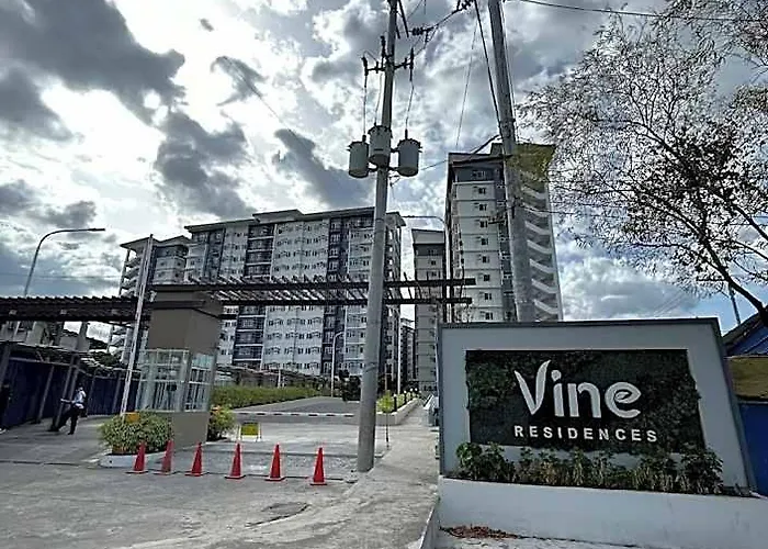 호텔 Justrelax Staycation At Vine Residences 4*